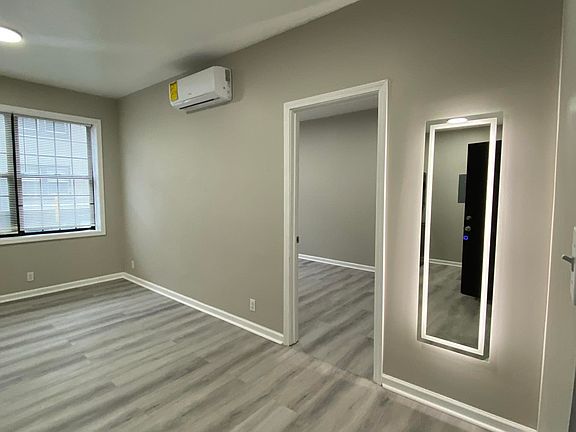 2nd image of 3310 N Meridian St APT 306