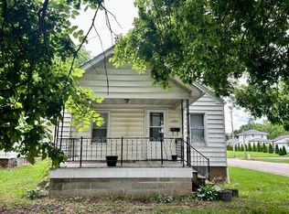 2360 S 9th St, Springfield, IL 62703