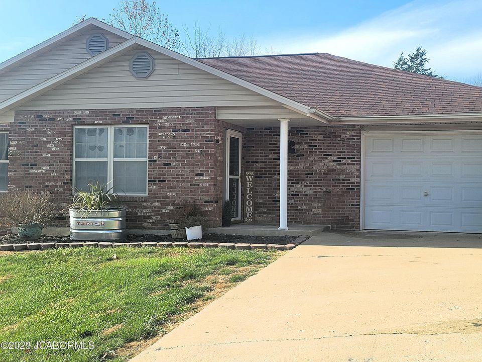 1st image of 2112 Red Oak Dr #A