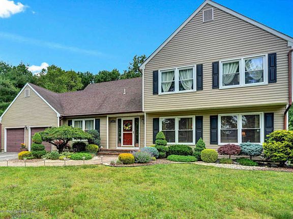 2nd image of 190 Courtney Ct