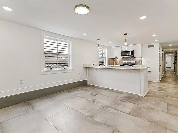 2nd image of 623 Seguin St #1A