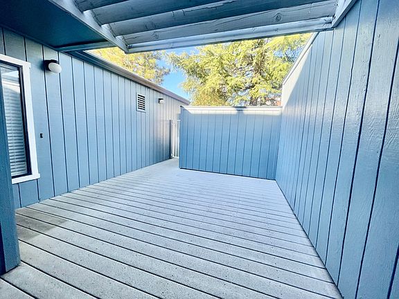 5th image of 204 Rockwood Dr #1