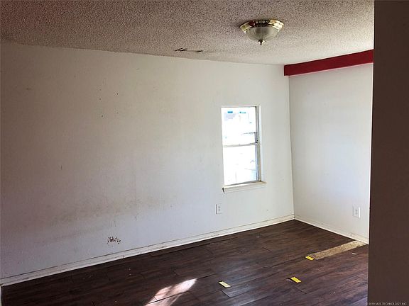 4th image of 742 N Hodge St