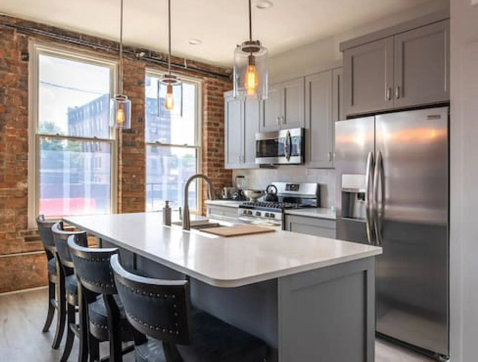 1 bed, 1.0 bath, 710 sqft, $2,932 — Photo 4