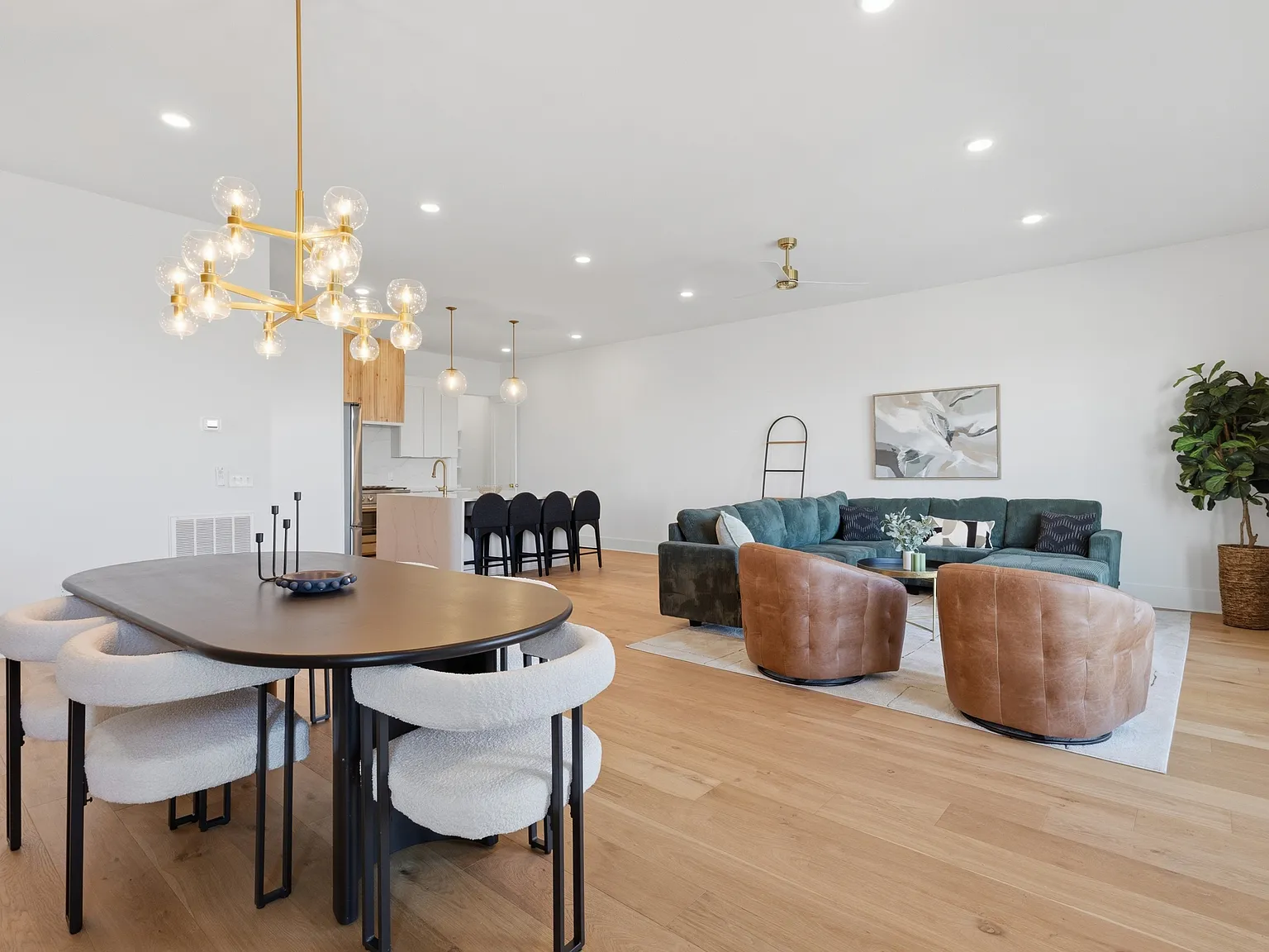 4 bed, 3145 sqft, $8,500 — Photo 3