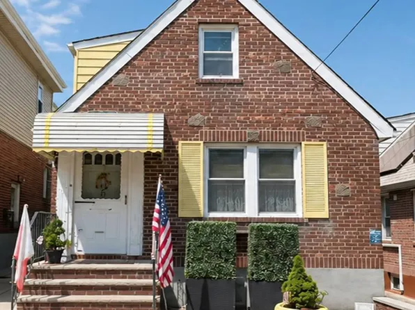 5810 64th St, Maspeth, NY 11378