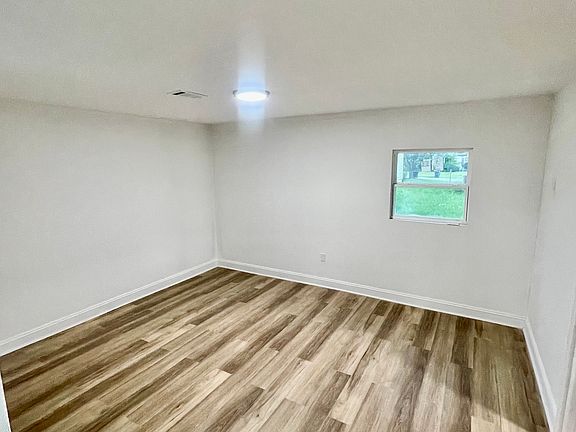 4th image of 732 Katherine St