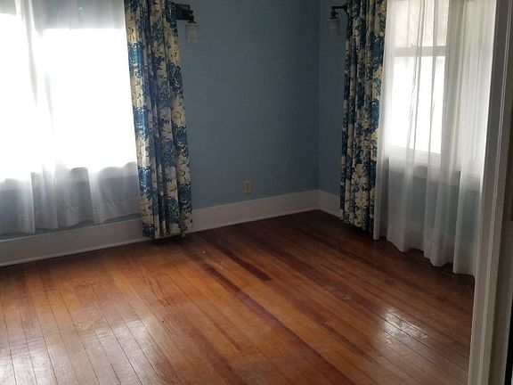 5th image of 129 N Jacksonville St