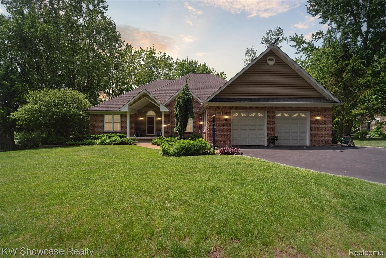 9120 Pineview Lake Dr photo 1
