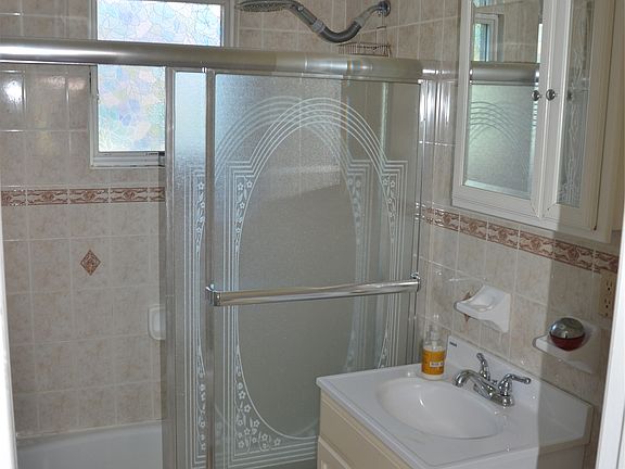5th image of 222 Quincy Ave