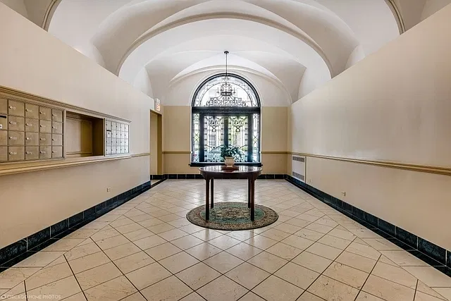 1 bed, 1.5 bath, 850 sqft, $1,760 — Photo 4