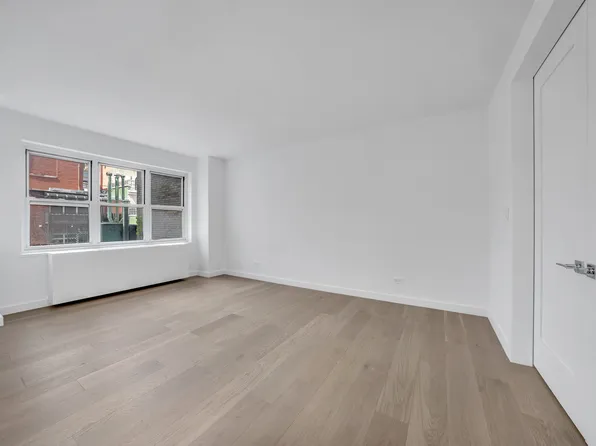 130 East 63rd Street image 4 of 11