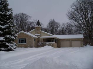 W169N8596 Sheridan Dr, Menomonee Falls, WI 53051