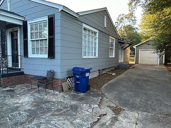 2nd image of 16 Oakwood Ln