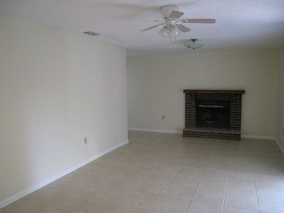 5th image of 3871 Gardenia Dr