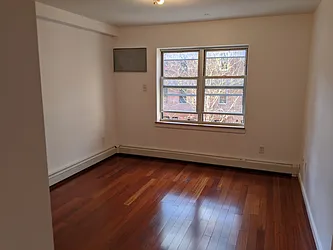 Rented by Cezanne Outlet LLC