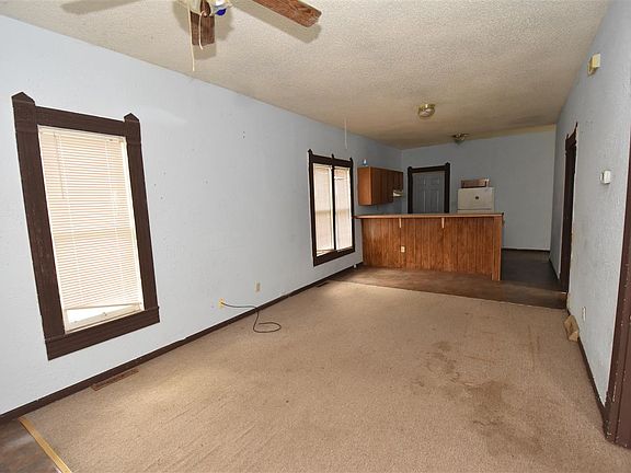 5th image of 318 W 11th St