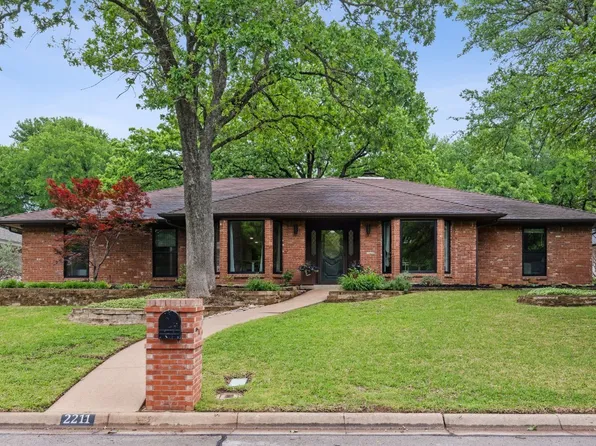 2211 Prestonwood Dr, Arlington, TX 76012