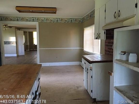5th image of 2958 Greig St