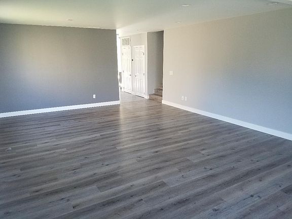 2nd image of 207 Fennell Ct