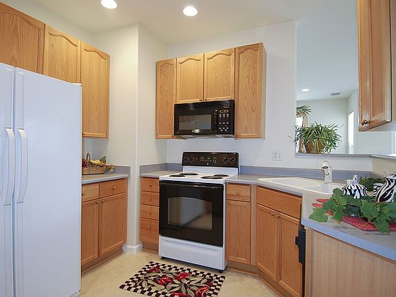 Kitchen with all appliances