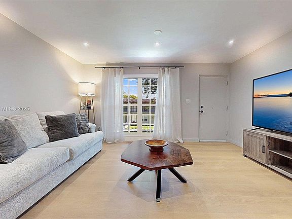 5th image of 10824 N Kendall Dr APT S28