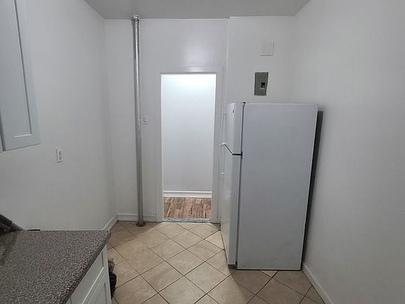 3rd image of 1690 Clay Ave #A21