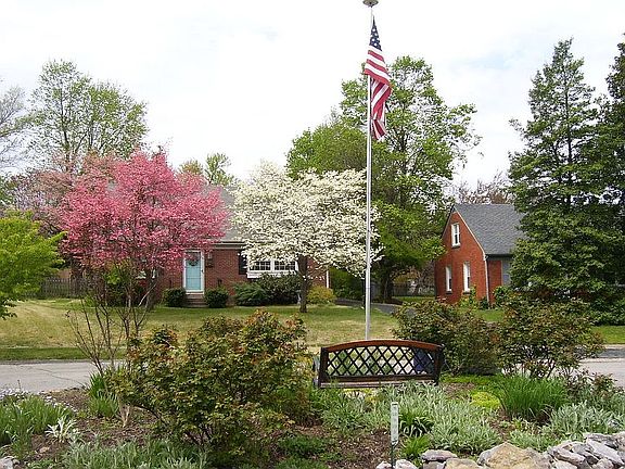 3rd image of 2515 Windsor Ct