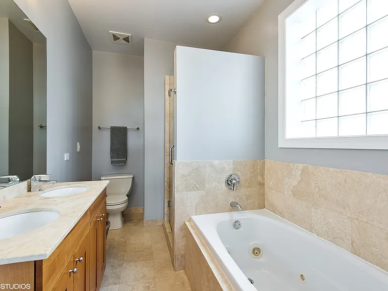 1073 N Paulina St #2 — Photo 7