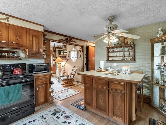5th image of 484 Dingens St