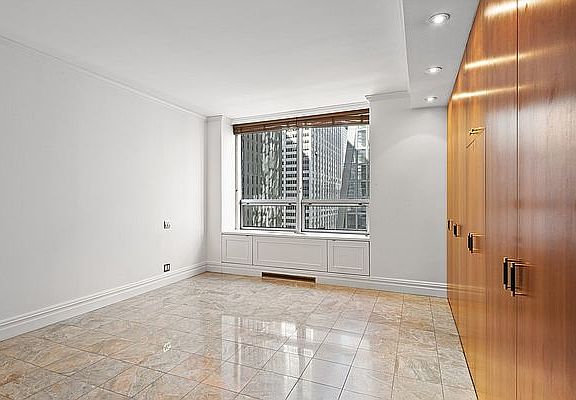 5th image of 15 W 53rd St #19E