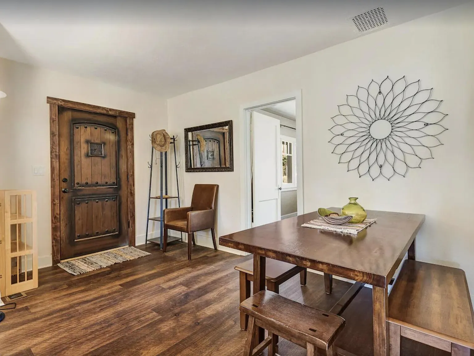 4 bed, 2000 sqft, $3,950 — Photo 3