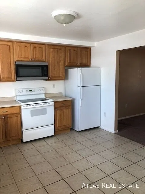 Save $1495! Clean and spacious 3 bed, 2 bath. New photos coming soon. — Photo 2