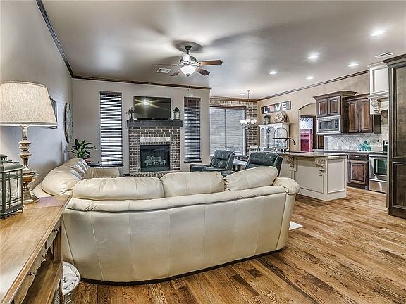 5th image of 558 W Pine Rose Court Way