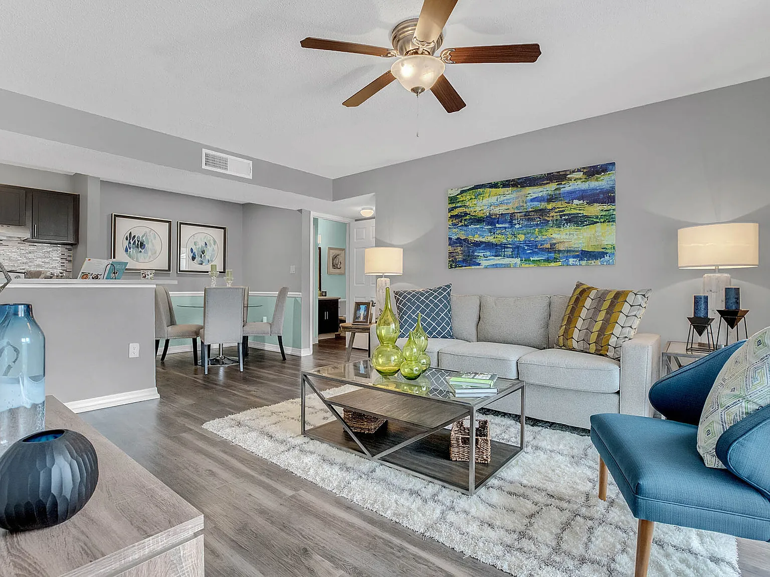 Lakeside Central Apartments — Photo 4