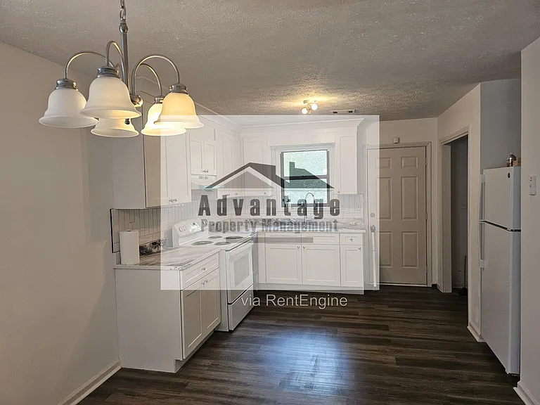 1521 Pine Cone Ln NW — Photo 3