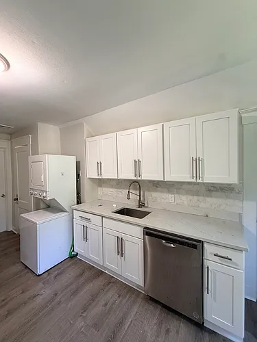 224 W Rock Ave #3 Photo 1