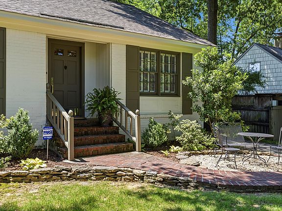 3rd image of 253 Ridgefield Rd