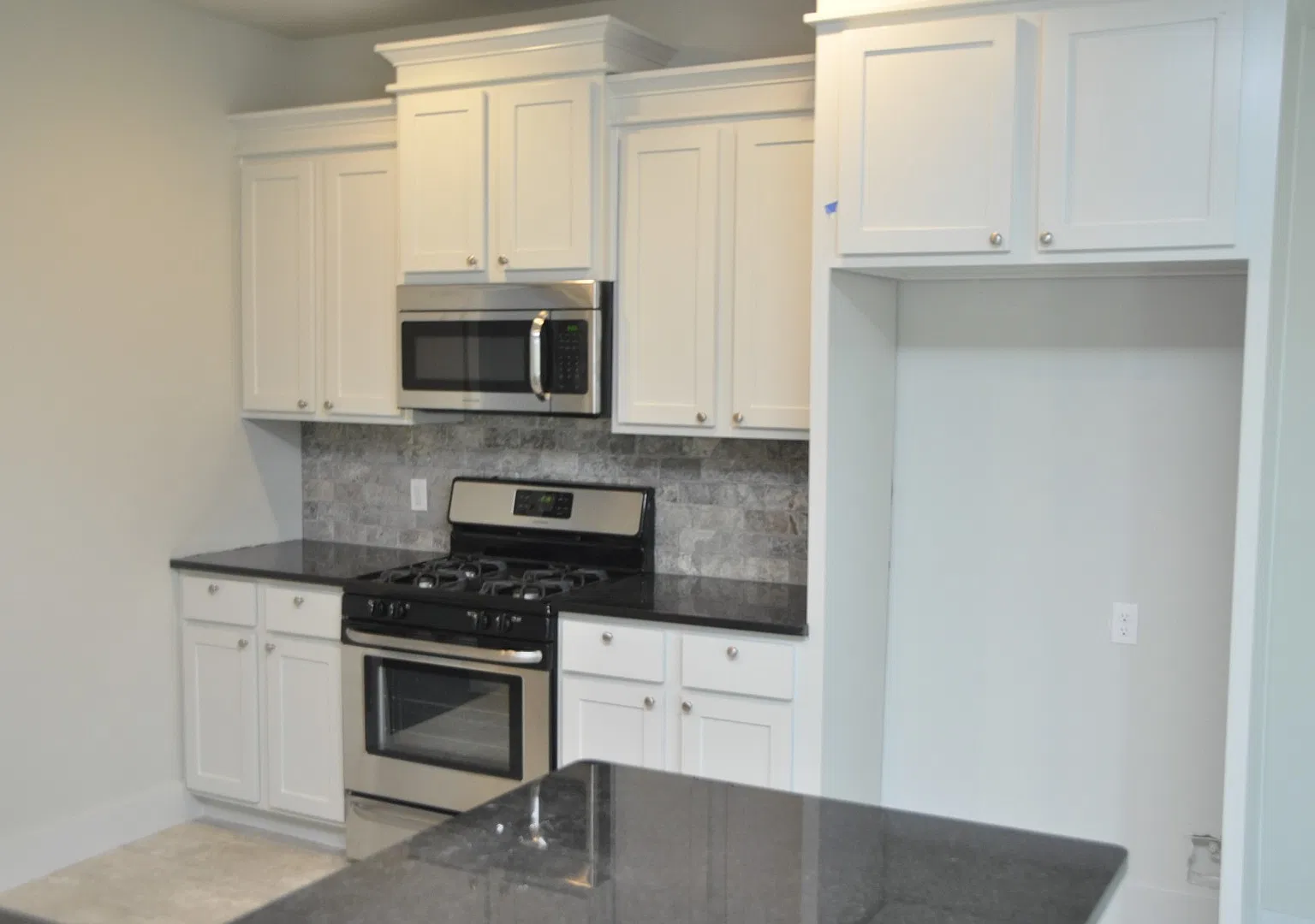 Charming 4 Bedroom / 2 Bathroom - Bentonville Home — Photo 2