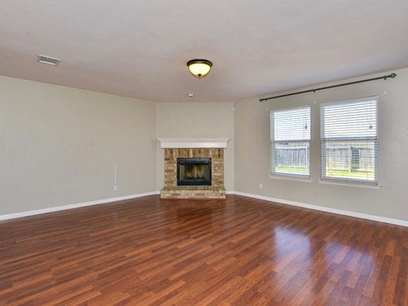 4th image of 8911 Oakwood Ct