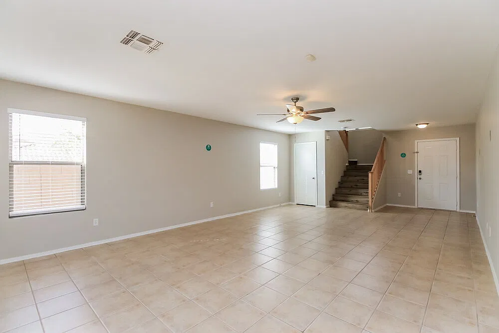 3 bed, 2.5 bath, 2274 sqft, $2,145 — Photo 4
