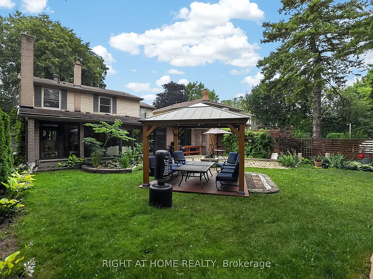 35 Brightbay Cres — Photo 37