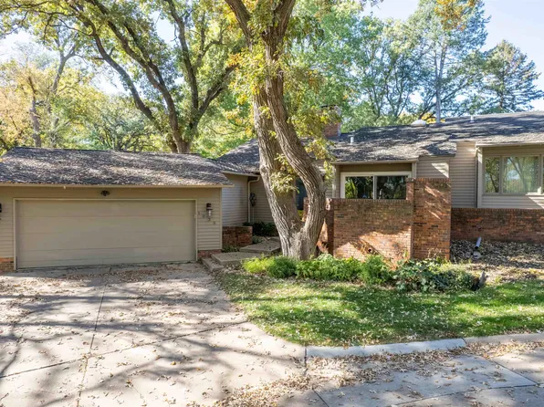 1030 S 111th Plz, Omaha, NE 68154