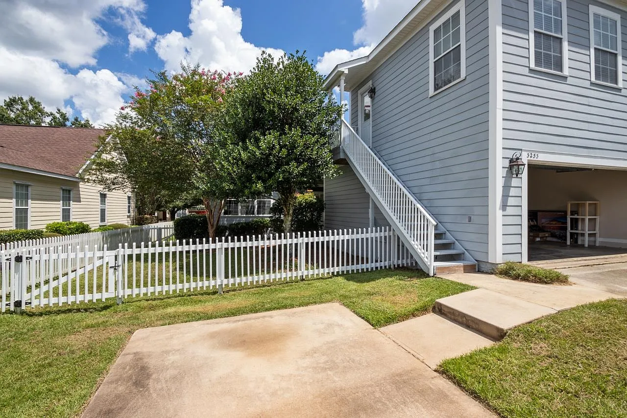 1 bed, 420 sqft, $1,200 — Photo 2