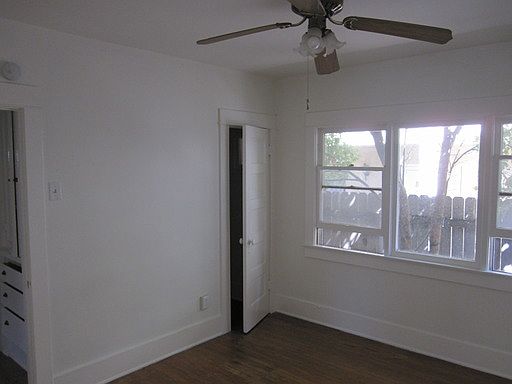 3rd image of 718 Newport Ave