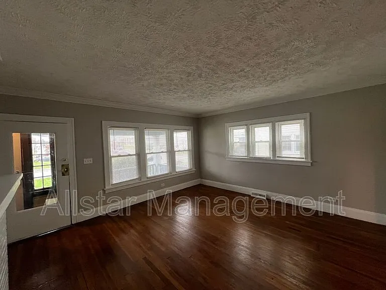 3301 Washington Blvd — Photo 5