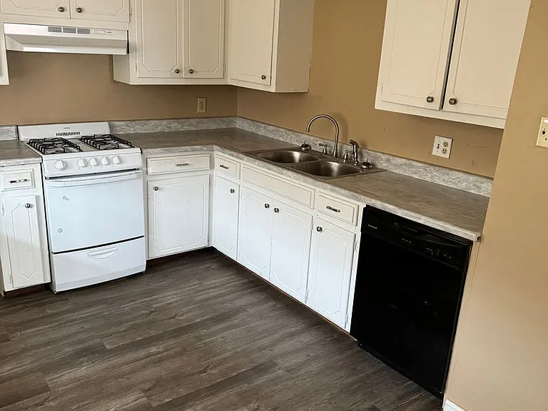 816-818 Russell Cir — Photo 3