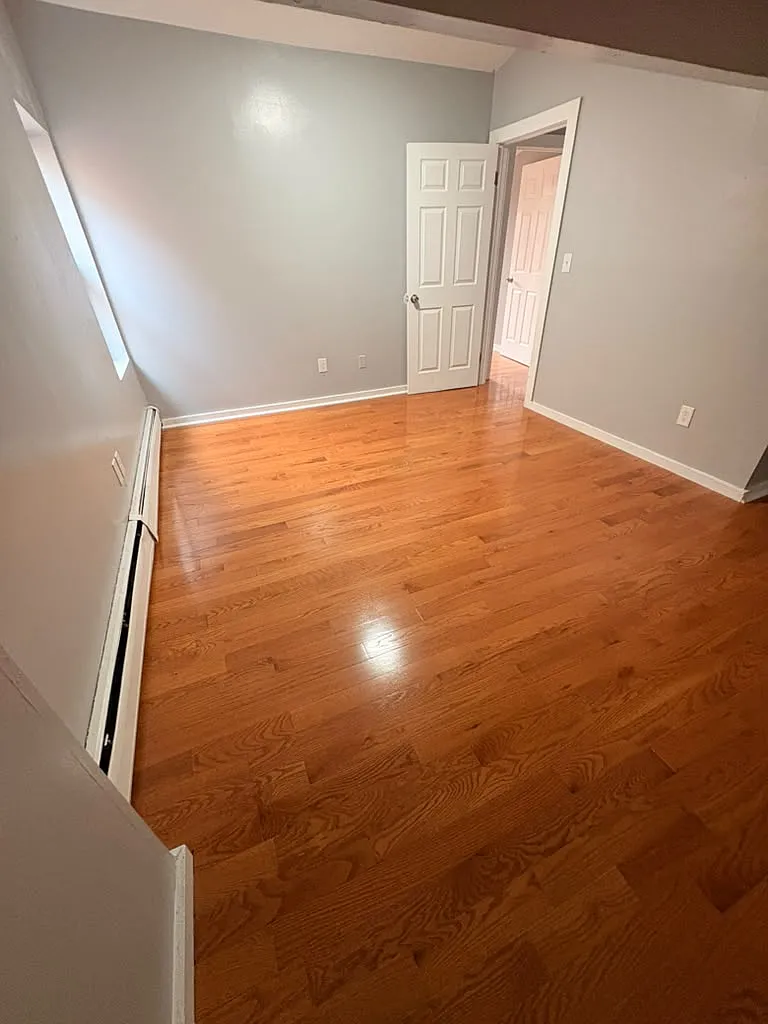 3 bed, 900 sqft, $2,100 — Photo 2