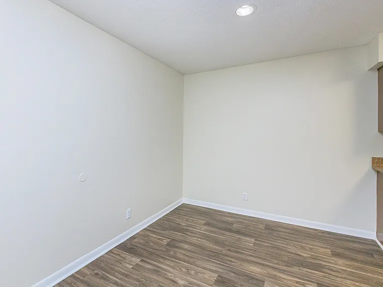 Laurel Ridge Apartments — Photo 55