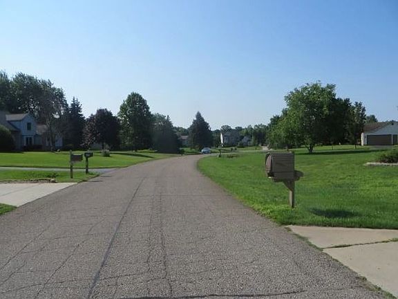 Exterior Neighborhood (street photo)